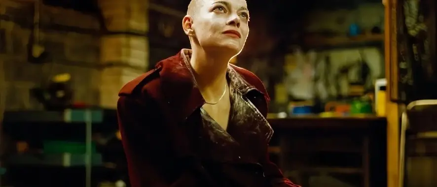 Відгук на фільм «Буґонія» 2025 року: геніальна абсурдна комедія чи маячня?