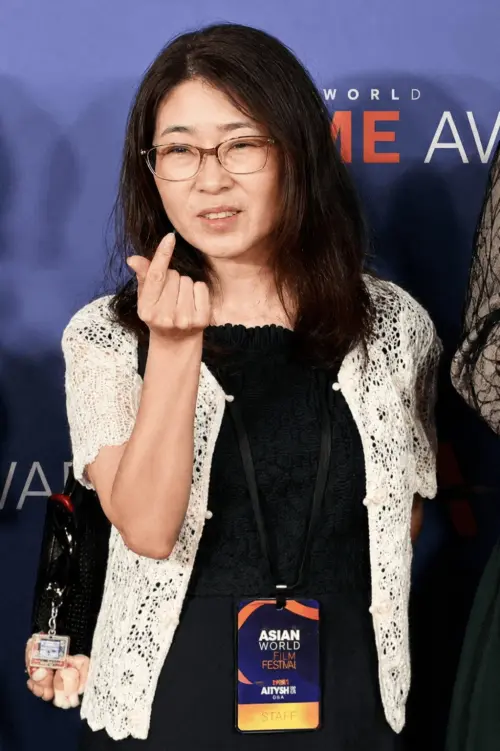 飯塚晴子