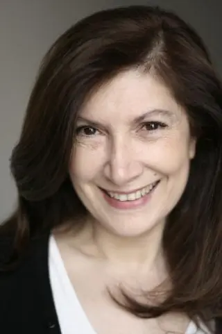 Лорелла Крават