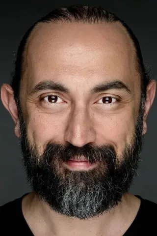 Толга Єтер