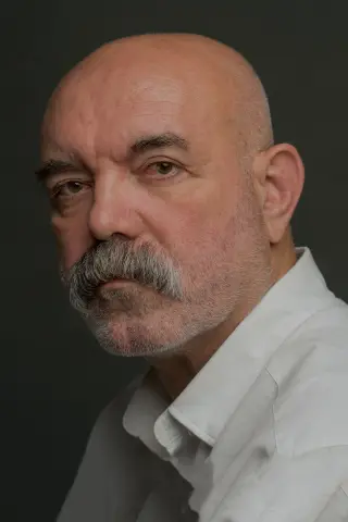 Ерджан засмучений.