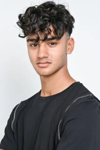 Кайзер Ахтар