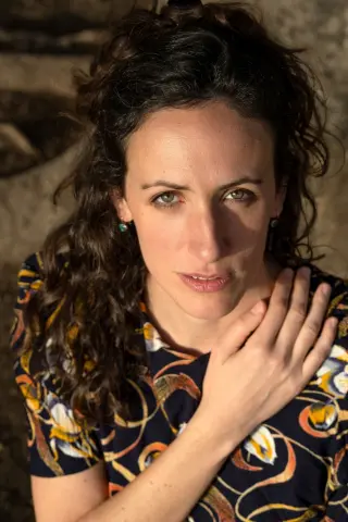 Леа Хенгл
