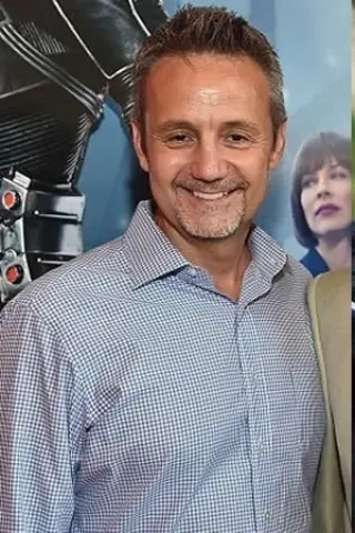 Мітчелл Белл