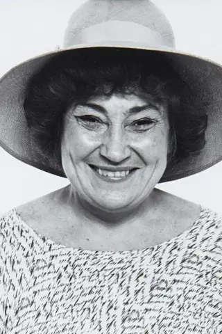 Белла Абзуґ