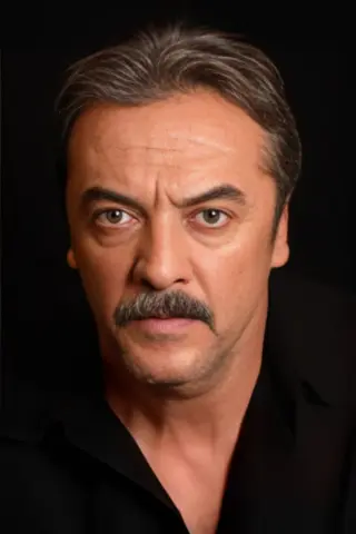 Месут Акуса