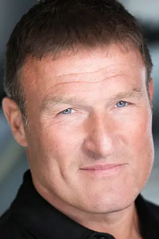 Дерек Лі