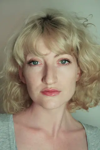 Еліс Барнол