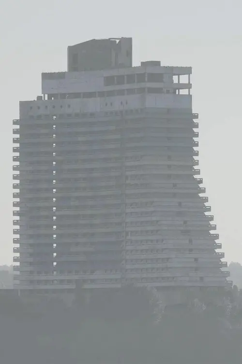 Постер фільму конкретний і неясний